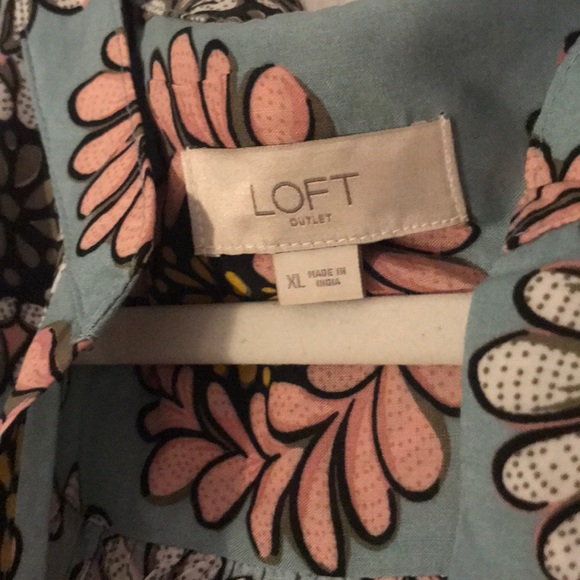 LOFT 3/4 sleeve top - Picture 2 of 5